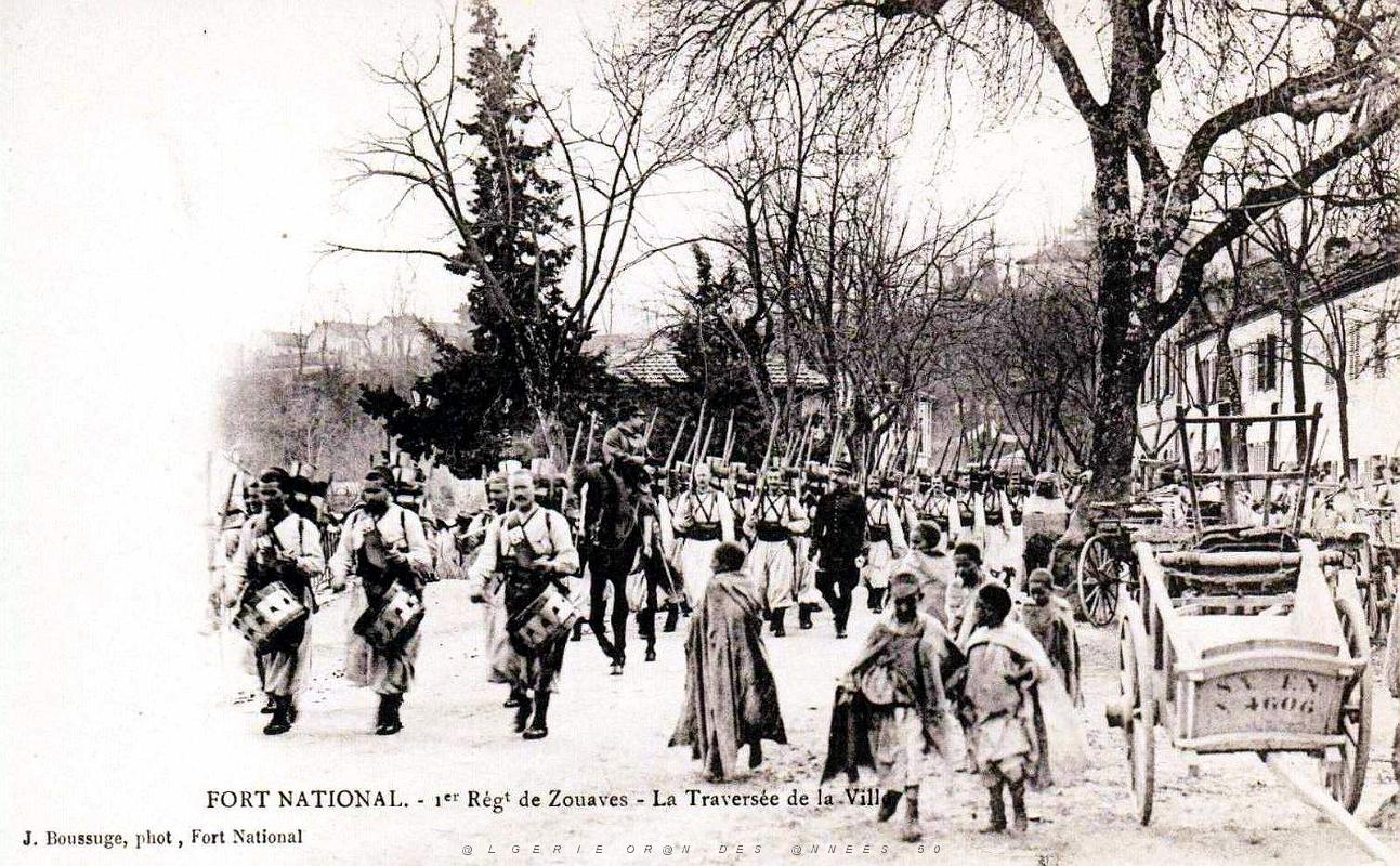 Fort-National - 1er Zouaves - Traversee de la Ville.jpg